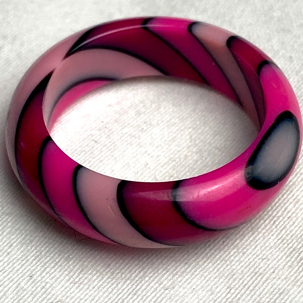 Truly Vintage Resin raspberry cranberry candy stripe ring Barbiecore Barbie pink